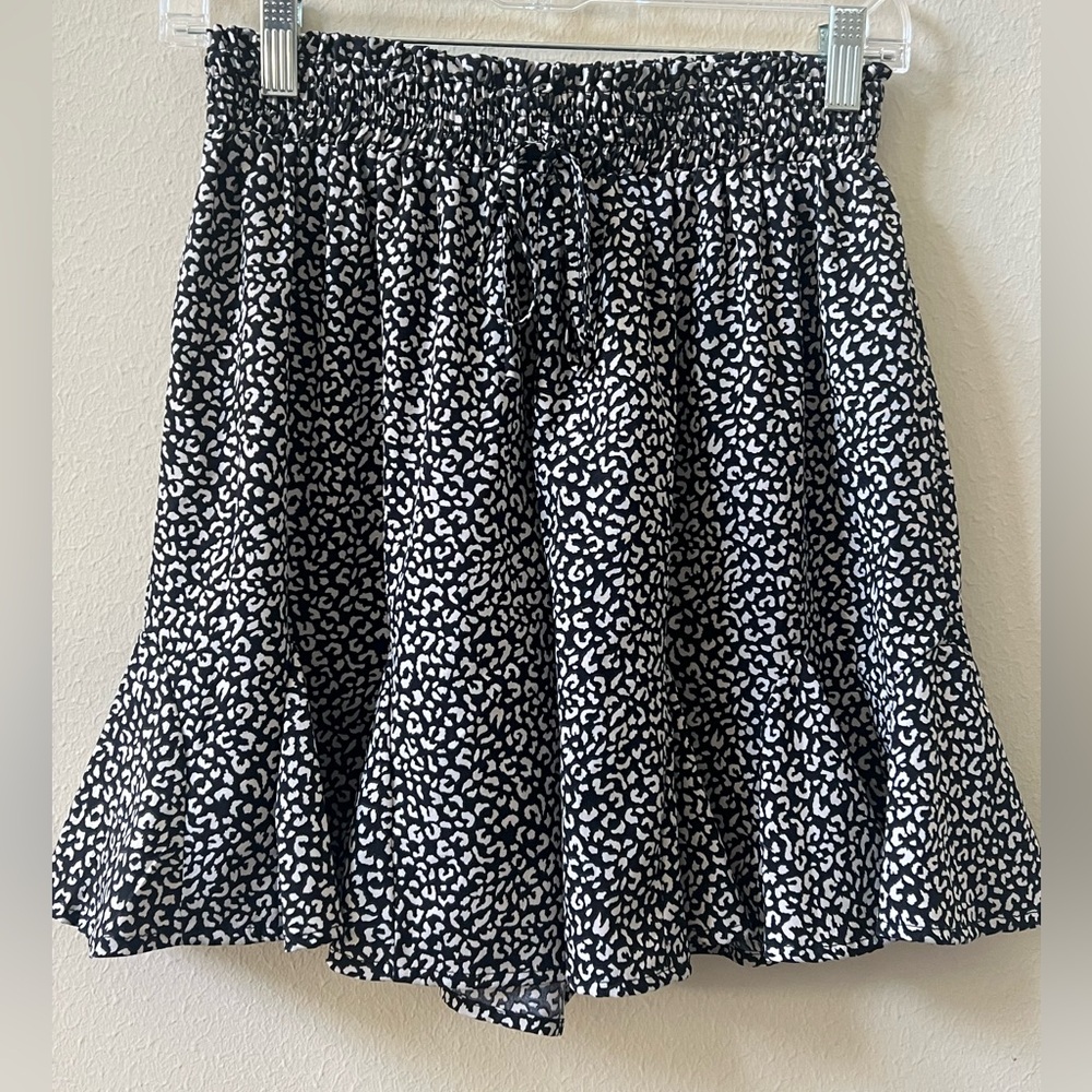 Elegant Black and White Women's Skort
